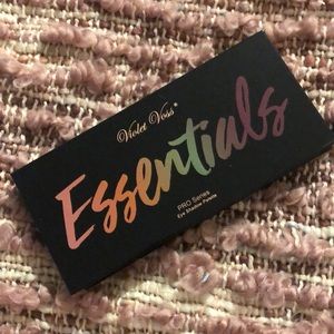 Violet Voss Pro Series eyeshadow pallet